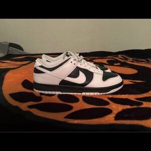 Men’s Reverse Panda dunk size 9.5